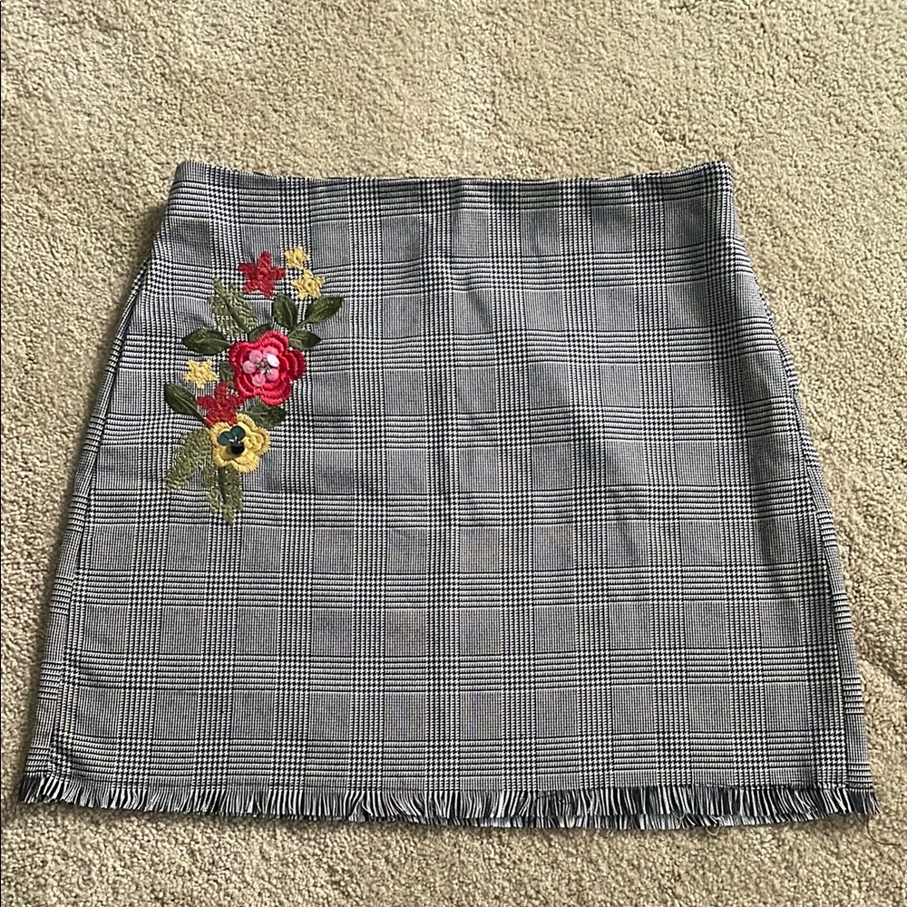 Gray Plaid Skirt with Floral Embroidery